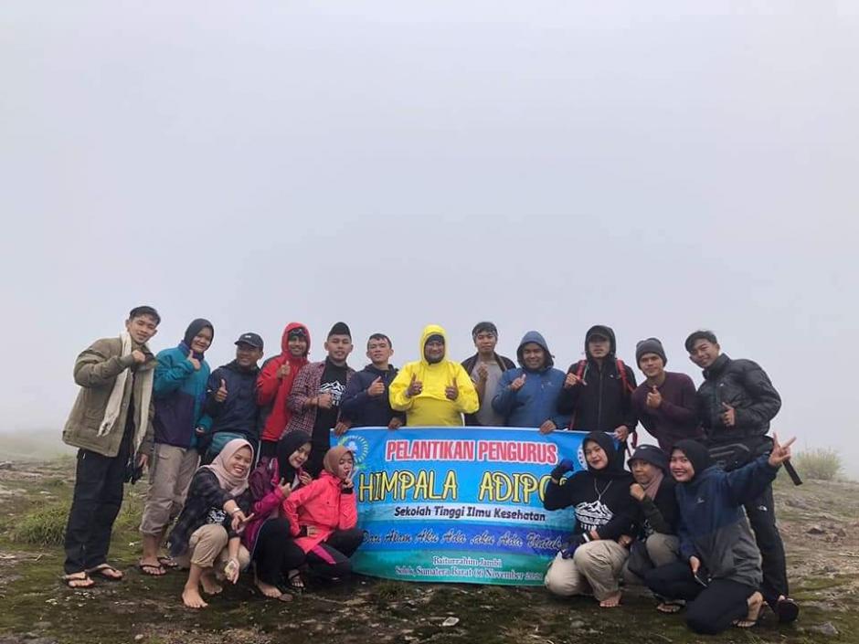 Pelantikan Himapala Adiposa STIKes Baiturrahim Jambi Di puncak Gunung Talang